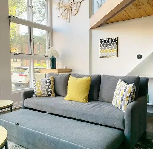 Lincoln Park Light-filled Loft Chicago