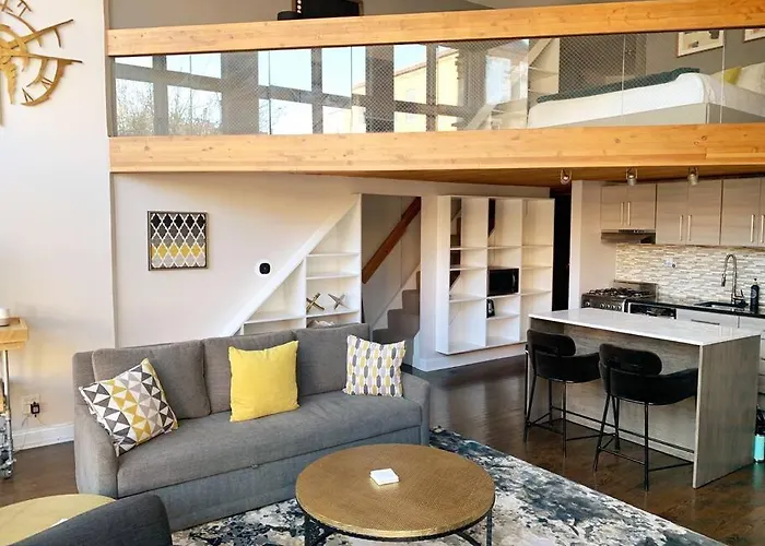 Lincoln Park Light-filled Loft Chicago